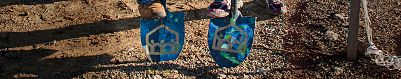 Imagen de dos palas con logotipos de Burbank Housing. Image of two shovels with Burbank Housing logos.